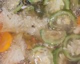 Foto langkah ke 3 dari resep Bening Oyong Bumbu Iris.