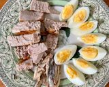 Une image de l'étape 3 de Salade Niçoise au Thon et Anchois Grillés.