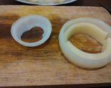 Foto langkah ke 2 dari resep Mozarella onion donouts.