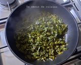 Une image de l'étape 8 de Poêlée d'épinards piquants 🍴.