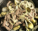 Foto del paso 6 de la receta: Berenjena, cebolla y cerdo con miso