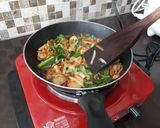 Foto langkah ke 4 dari resep Bihun Goreng.