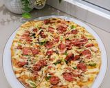 Foto langkah ke 3 dari resep Pizza Ayam Cincang, Sosis, Jamur.