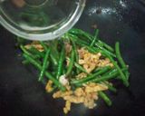 Foto langkah ke 4 dari resep Tumis Kacang Panjang dan Tempe.