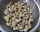 Foto langkah ke 1 dari resep Kacang Mede Goreng Bawang Putih.