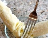 Foto langkah ke 2 dari resep Bolu pisang kukus (1 pisang 1 telur tanpa mixer) anti gagal.