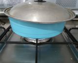 Foto langkah ke 3 dari resep Martabak manis teflon bersarang.