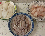 Foto del paso 1 de la receta: Guisantes con sepia, cazón y calamares