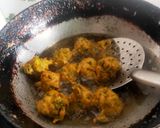 A picture of step 4 of Fried methi bhajiya.