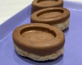 A picture of step 4 of Almond and coconut rounds.