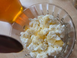 Postrecito de ricota o requesón con polen corbicular y miel de abejas 🐝🍯más nueces en solo un minuto