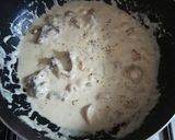 Foto langkah ke 6 dari resep Creamy Chicken Mushrooms.