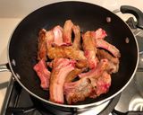 A picture of step 2 of Braised pork ribs.