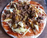 Hình bước làm 3 của món Pizza Bò Bằm Phô Mai Cheddar (Đế Sẵn-Làm Trong Một Nốt Nhạc)