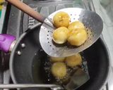Foto langkah ke 3 dari resep Bola-bola coklat lumer.