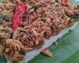 Foto langkah ke 3 dari resep Nasi Bakar Ayam Suwir Pedas.