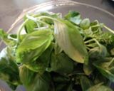 Foto del passaggio 1 della ricetta Tagliatelle al pesto e avocado