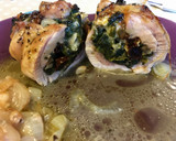 Foto del paso 5 de la receta: Muslos de pollo rellenos de bacon&queso/espinacas con pasas