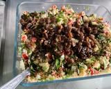 Une image de l'étape 22 de Taboulé aux tomates, légumes, raisins, herbes et épices.
