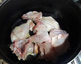Foto del paso 3 de la receta: Pollo en salsa reducida de sofrito con limón encurtido