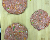 Foto del paso 2 de la receta: Carne de hamburguesa con chorizo rojo en la freidora de aire