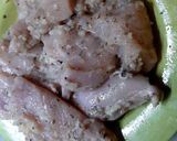 Foto langkah ke 1 dari resep Chicken with mushroom sauce.