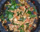 Foto langkah ke 3 dari resep (42) Sambal Tahu Tempe Kemangi.