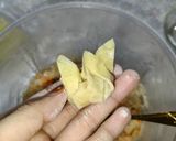Gambar langkah 3 resipi Wantan Goreng.