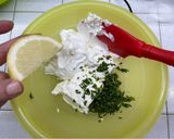 Foto del passaggio 4 della ricetta Cheesecake al basilico, limone e miele con yogurt, pinoli e morette di rovo