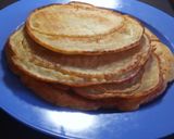 A picture of step 4 of Simple pancakes.