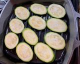 Φωτογραφία βήματος 3 της συνταγής Κολοκυθάκια ψητά στο σχαροτήγανο!