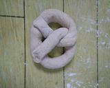 Foto langkah ke 7 dari resep Soft Pretzel.