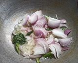 A picture of step 1 of Spicy chicken curry.