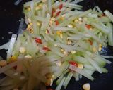 Foto langkah ke 2 dari resep Tumis Labu Siam Jagung.