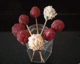 A picture of step 3 of Beet chocolate lollipop.