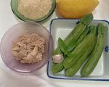 Foto del passaggio 1 della ricetta Riso Basmati con Zucchine e Tonno al Profumo di Menta e Zest di Limone