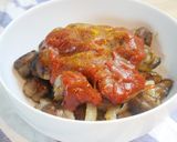 รูปขั้นตอนการทำที่ 3 ของ Currywurst - ไส้กรอกราดซอสมะเขือเทศผงกะหรี่ สไตล์เยอรมัน