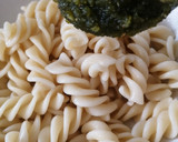 Foto del paso 3 de la receta: Pasta express con espinacas 💚