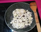 Foto del paso 1 de la receta Fideuá con marisco y merluza
