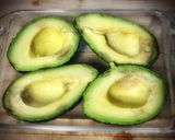 Foto del paso 1 de la receta Aguacate al horno relleno de salmón y huevo