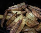 A picture of step 3 of Homemade Air-Fried Potato Wedges.