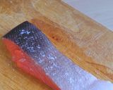 Foto langkah ke 1 dari resep Salmon Rice Cooker.