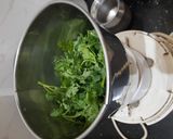 A picture of step 2 of Dhaniye ki chutney.