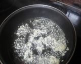 Foto del paso 3 de la receta Arroz amarillo con calamares y gambas