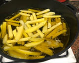 Foto del paso 10 de la receta: Cordero al ajillo con patatas fritas y champiñones rellenos
