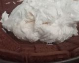 صورة لخطوة 1 من وصفة كيكة السنيكرز بالبيسكويت