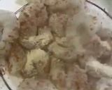 A picture of step 2 of Crispy fried prawns wrapped with rice vermicelli.