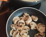 Foto del paso 2 de la receta: Espaguetis integrales con salsa de queso y champiñones