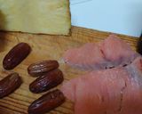 Foto del paso 2 de la receta: Ensalada tibia con salmón ahumado, dátiles, cherry y mezclum