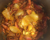 Foto del paso 1 de la receta: Spaguettis negros con gulas, gambas y almejas